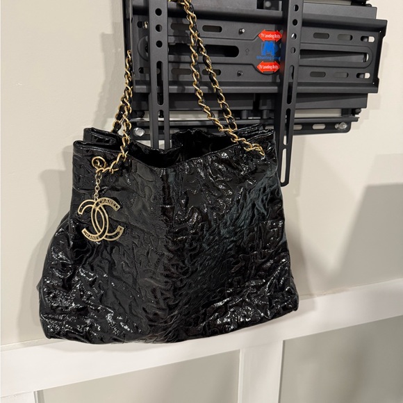 Chanel Black Crinkled Shoulder Bag with Gold Chain - Picture 1 of 3